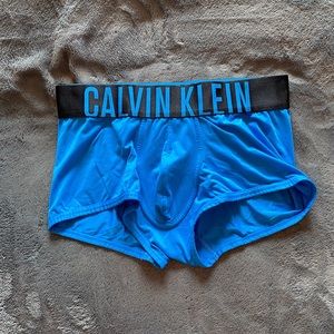 Mens medium Calvin Klein Intense Power trunk